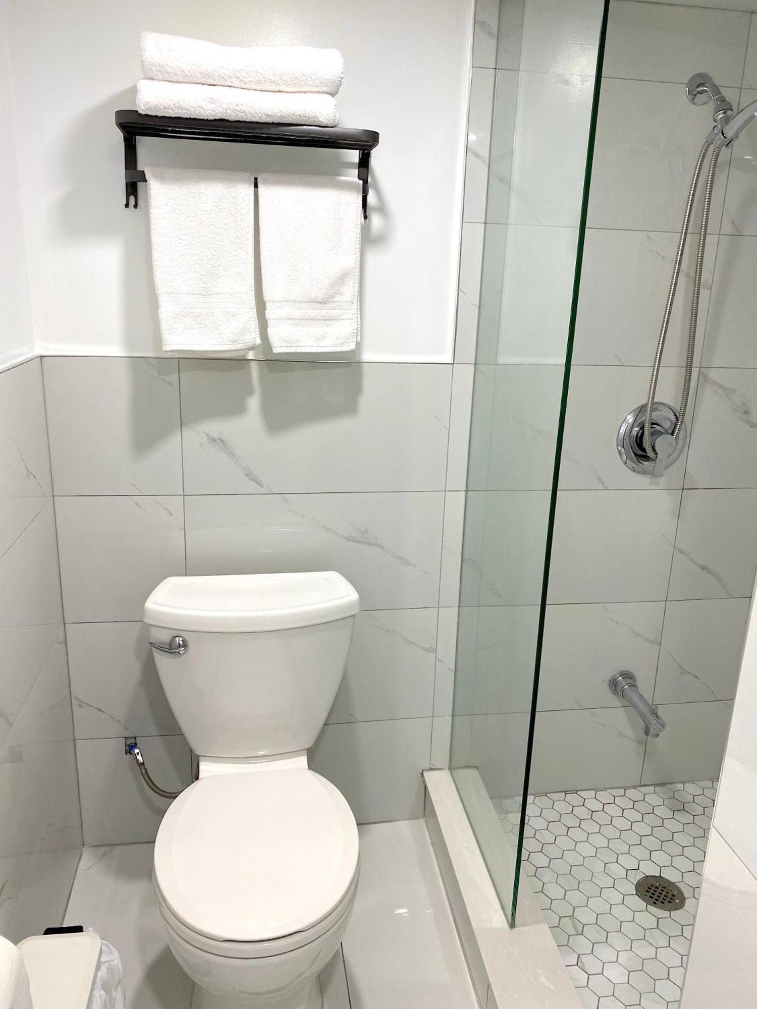 Tononhouse Apartment โตรอนโต ภายนอก รูปภาพ