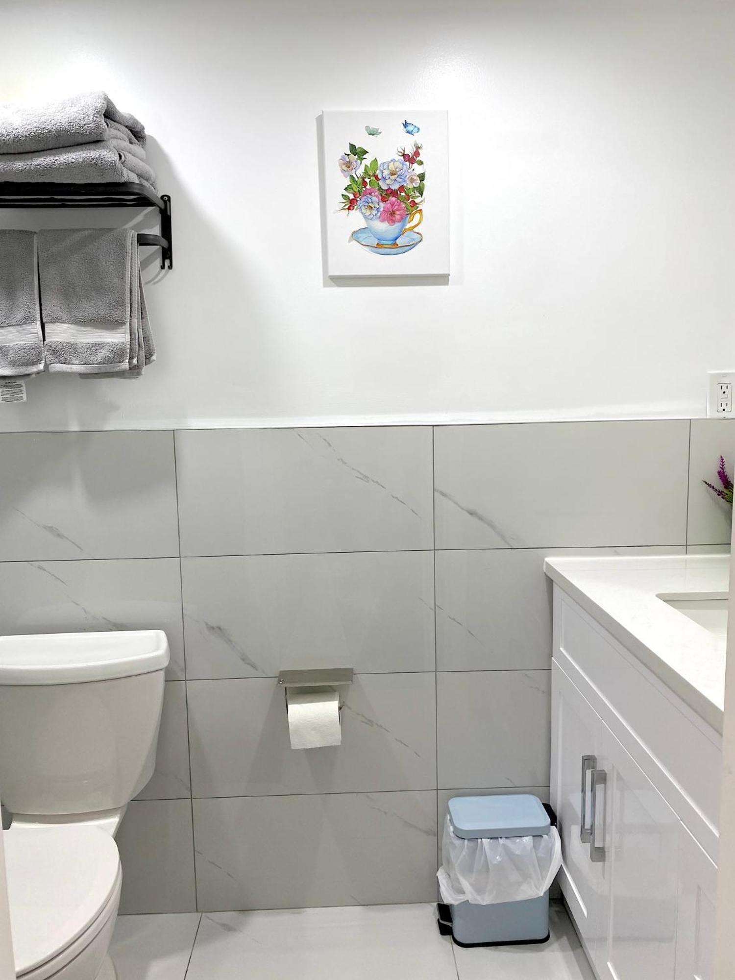Tononhouse Apartment โตรอนโต ภายนอก รูปภาพ