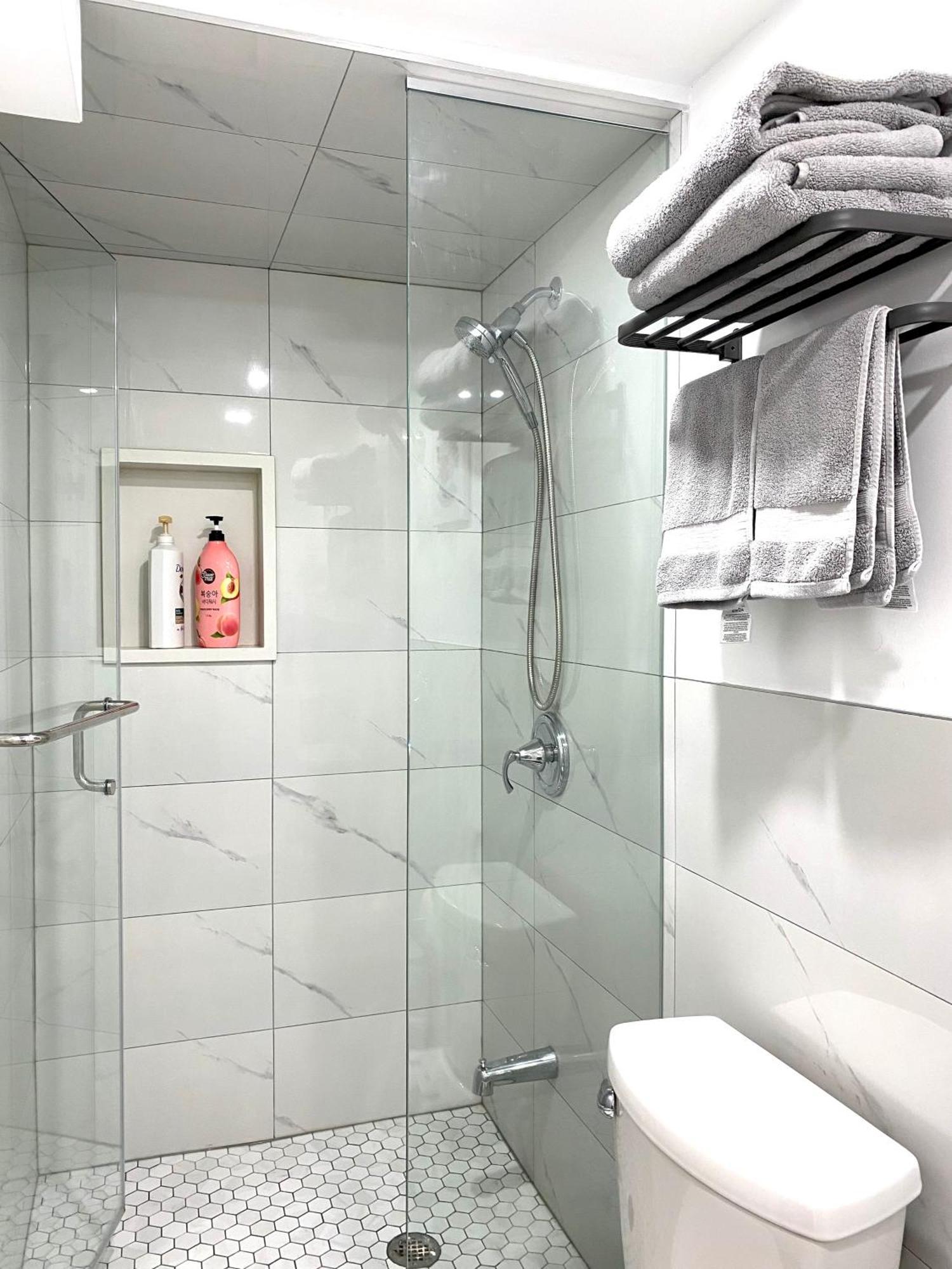 Tononhouse Apartment โตรอนโต ภายนอก รูปภาพ